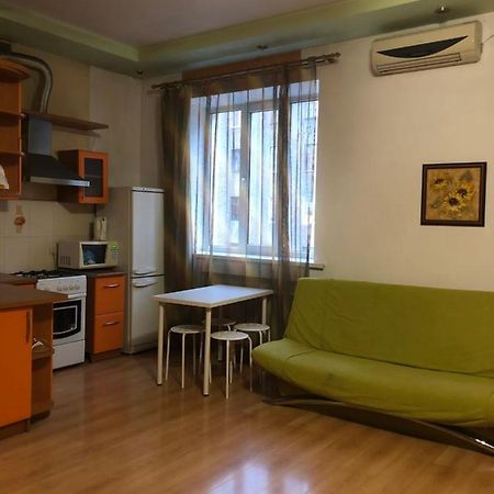Квартира-Студия На Котляра Kharkiv Exterior photo